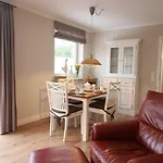 Die Wohnung Krabbe ist ein kleines gemütliches Feriendomizil für 4 Personen im Haus Vogelsang.