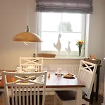 Die Wohnung Krabbe ist ein kleines gemütliches Feriendomizil für 4 Personen im Haus Vogelsang.