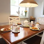 Die Wohnung Krabbe ist ein kleines gemütliches Feriendomizil für 4 Personen im Haus Vogelsang.